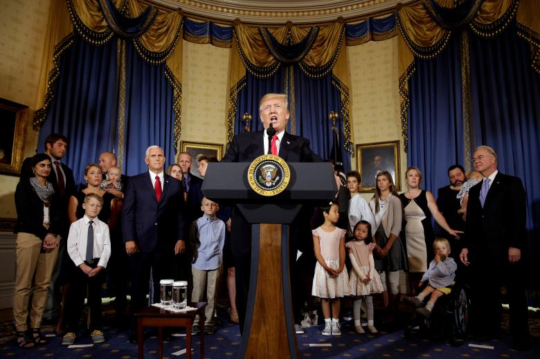 Trump dice que ninguna persona transgénero se desempeñará en Ejército de EEUU Trump dice que ninguna persona transgénero se desempeñará en Ejército de EEUU