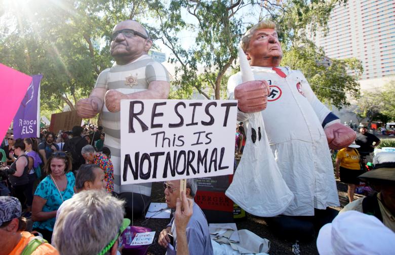 Trump vuelve a defender su posición frente a las protestas en Virginia durante discurso en Phoenix Trump vuelve a defender su posición frente a las protestas en Virginia durante discurso en Phoenix