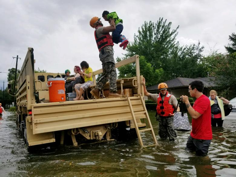 USCIS da a conocer nuevas medidas para aquellas personas con casos pendientes afectadas por el huracán Harvey USCIS da a conocer nuevas medidas para aquellas personas con casos pendientes afectadas por el huracán Harvey