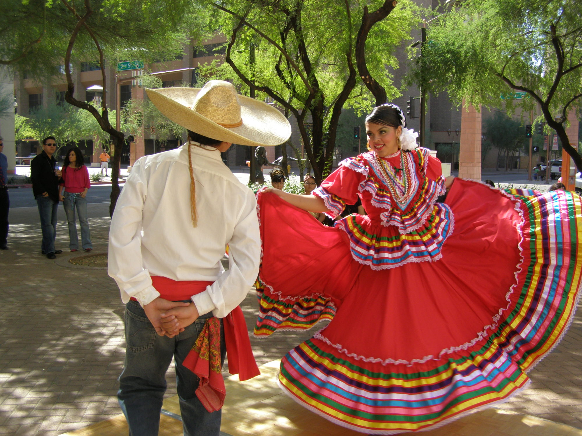 El Valle del Sol celebra a lo grande el Mes de la Herencia Hispana El Valle del Sol celebra a lo grande el Mes de la Herencia Hispana