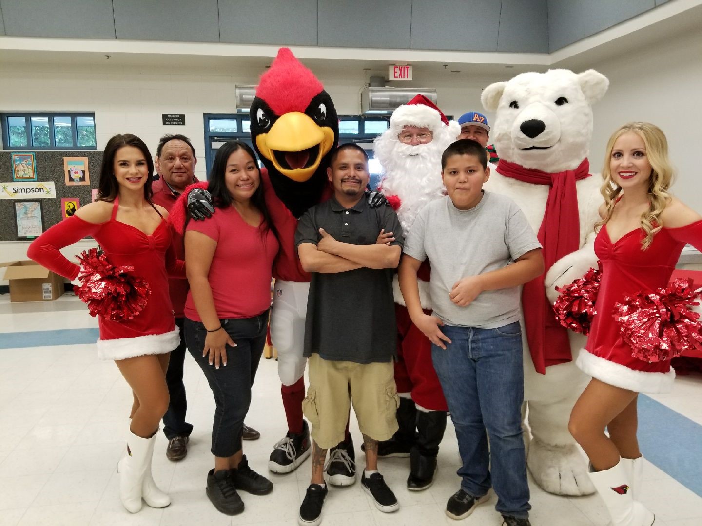 Niños de escuelas primarias del distrito Alhambra en Phoenix reciben sorpresa navideña Niños de escuelas primarias del distrito Alhambra en Phoenix reciben sorpresa navideña