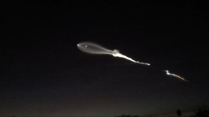 Aparece misteriosa luz en el cielo de Phoenix, se trata de la estela que dejó el lanzamiento del cohete Falcon 9 Aparece misteriosa luz en el cielo de Phoenix, se trata de la estela que dejó el lanzamiento del cohete Falcon 9