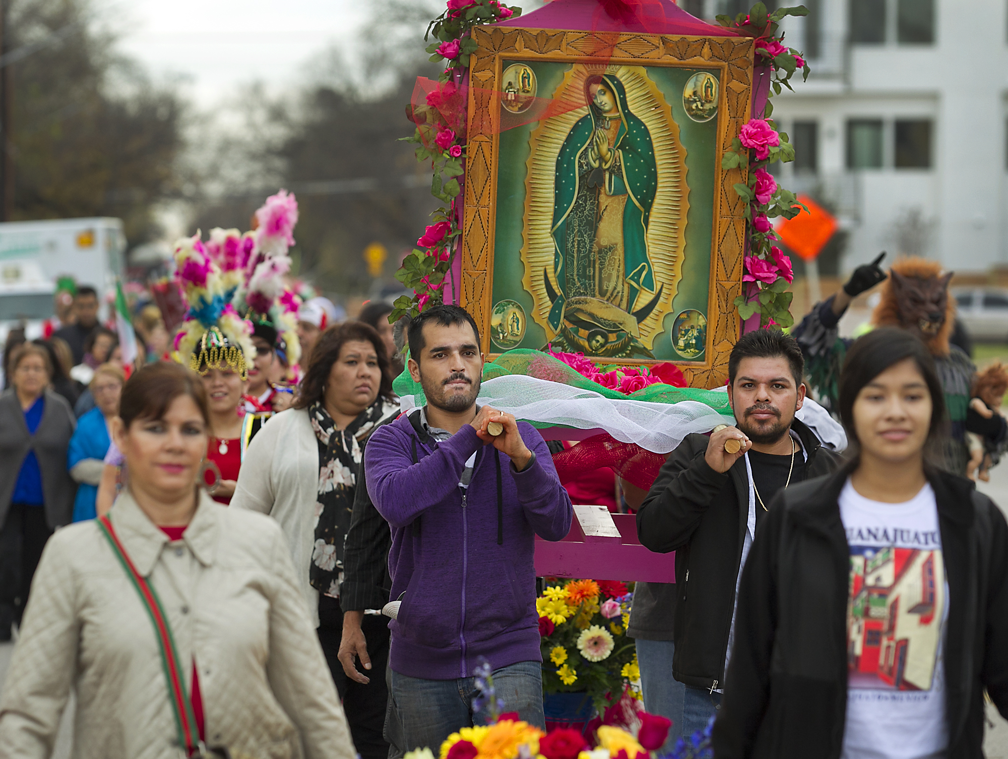 La Virgen de guadalupe, protagonista de una historia de fe y amor en el marco del encuentro de dos mundos La Virgen de guadalupe, protagonista de una historia de fe y amor en el marco del encuentro de dos mundos
