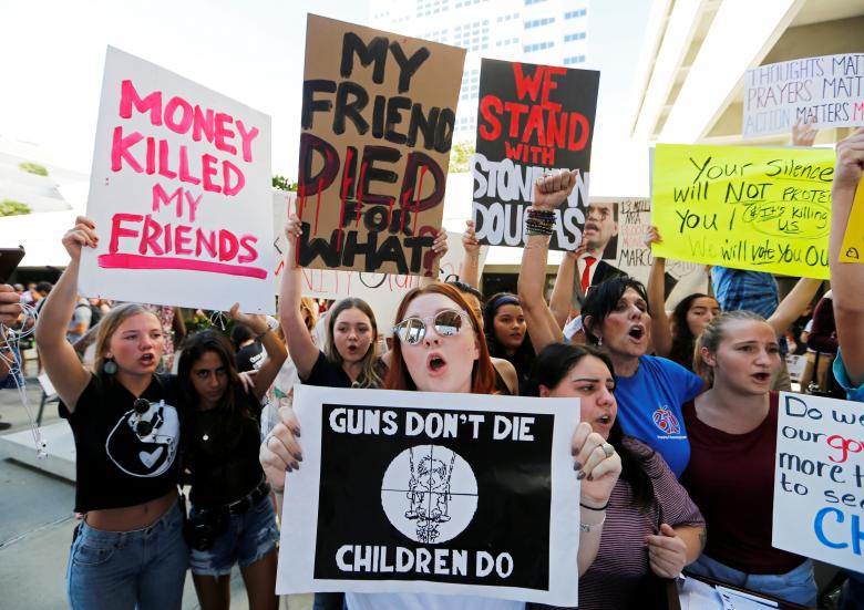 Los jóvenes hablan y piden mayor control de armas tras matanza en Florida Los jóvenes hablan y piden mayor control de armas tras matanza en Florida