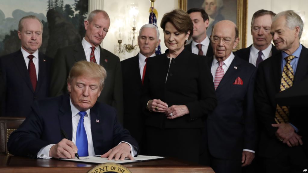 Trump anuncia sanciones comerciales para China Trump anuncia sanciones comerciales para China