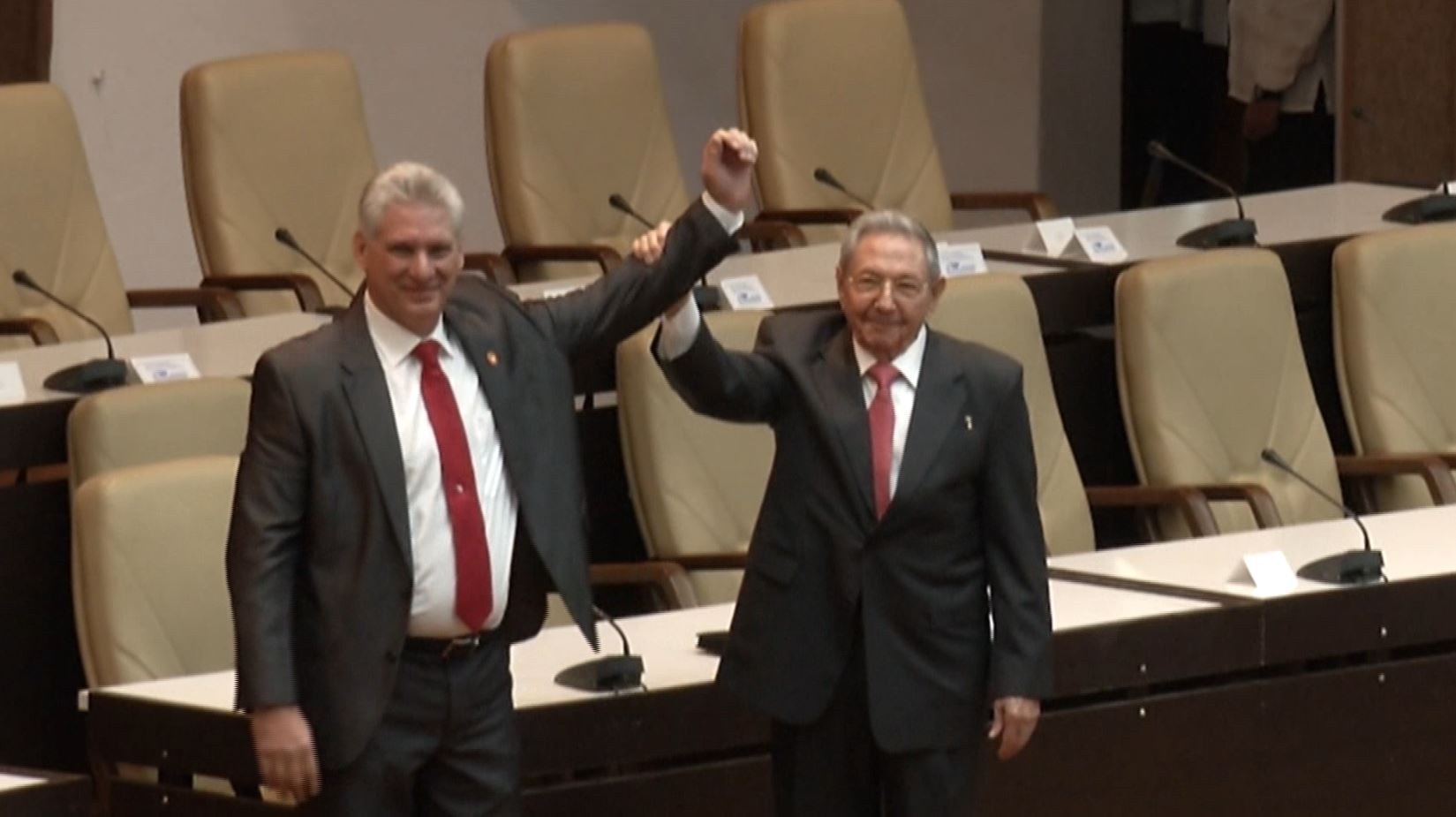 Miguel Díaz-Canel es elegido nuevo presidente de Cuba en sustitución de Raúl Castro Miguel Díaz-Canel es elegido nuevo presidente de Cuba en sustitución de Raúl Castro