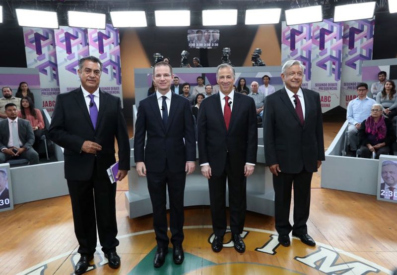 México: insultos entre favoritos en sondeos centran debate México: insultos entre favoritos en sondeos centran debate