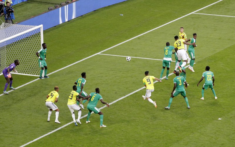 Colombia vence a Senegal con gol de Mina y se clasifica Colombia vence a Senegal con gol de Mina y se clasifica