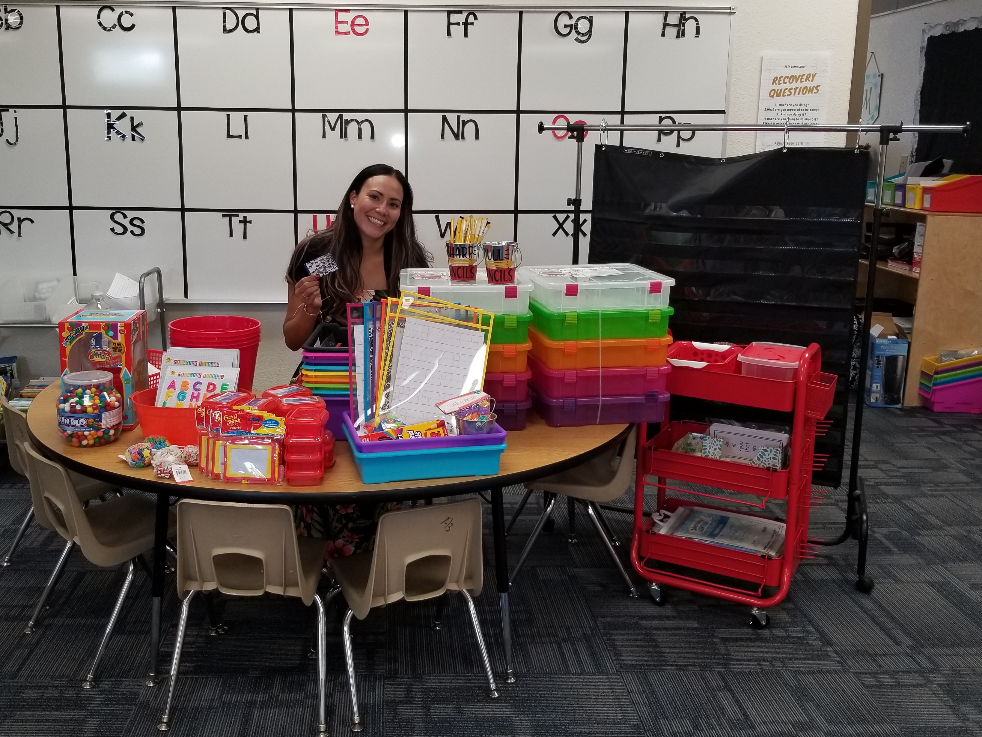 Maestros en Arizona reciben apoyo económico para la compra útiles escolares