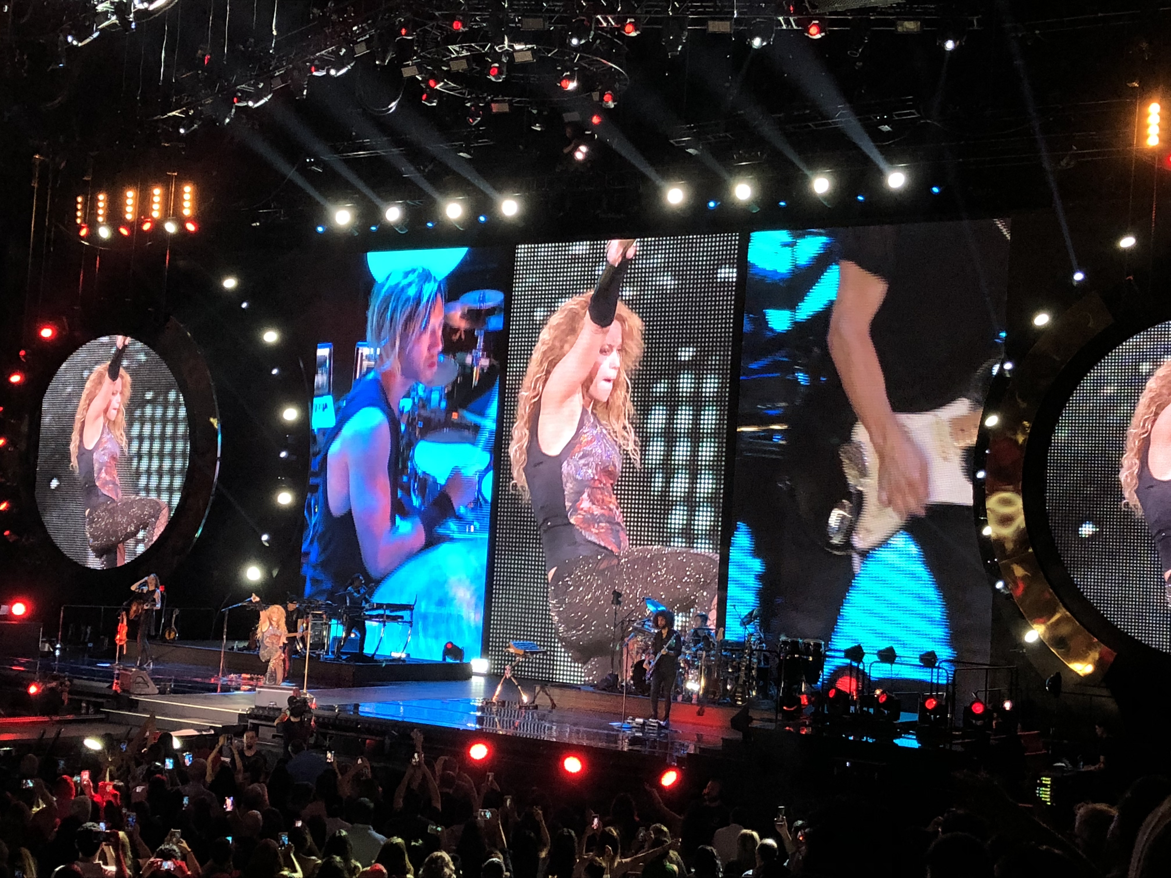 Shakira enamoró a Phoenix una vez más Shakira enamoró a Phoenix una vez más