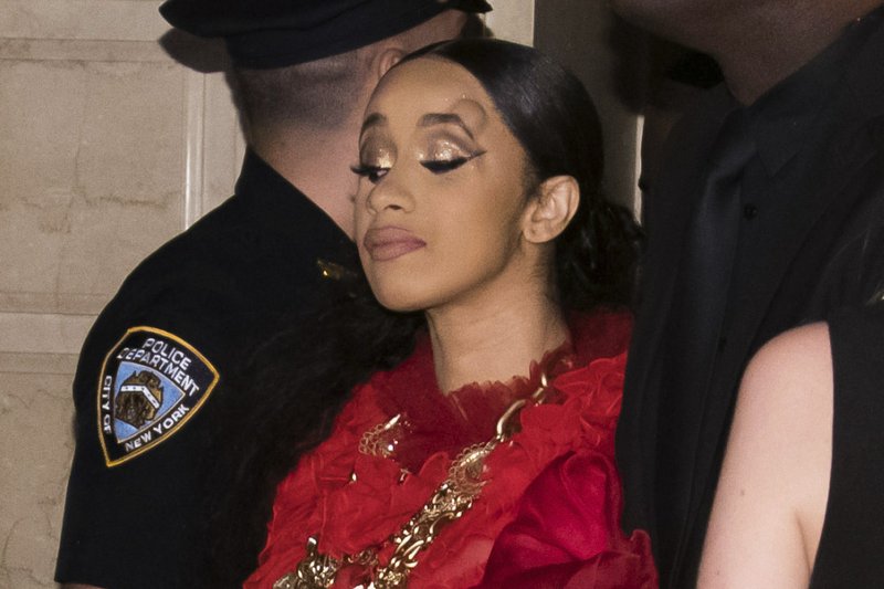 Cardi B y Nicki Minaj protagonizan pelean en evento de la semana de la moda en NY Cardi B y Nicki Minaj protagonizan pelean en evento de la semana de la moda en NY