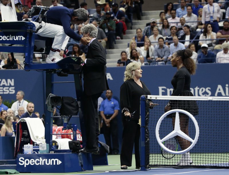 Serena Williams sancionada con multa de 17.000 dólares
