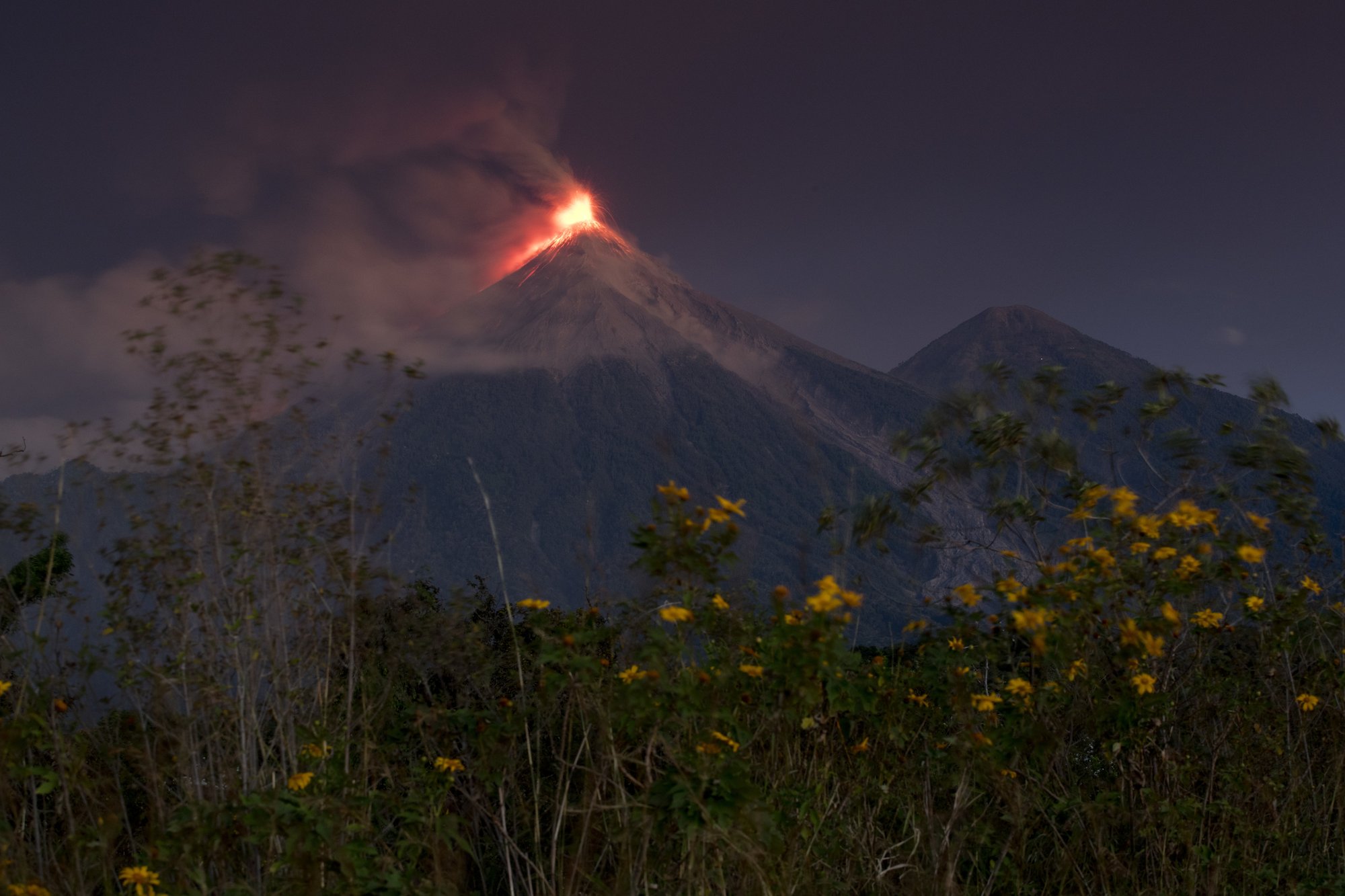 Evacuadas 3.925 personas en Guatemala por erupción de volcán