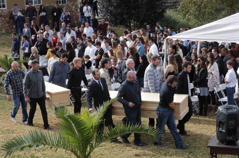 La Mora despide a mujeres y niños muertos en emboscada