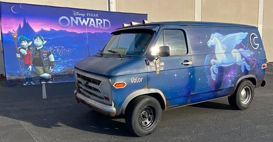 “Onward”, llega rodando a Phoenix como parte del tour de Guinevere Van Quest (EVENTO LOCAL)