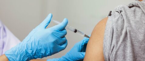 Viajeros que salgan de EE.UU. deben vacunarse contra el sarampión por nueva alerta sanitaria