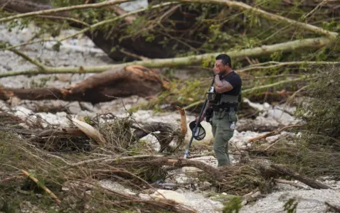 Tercer día de búsqueda de desaparecidos tras inundaciones en Texas