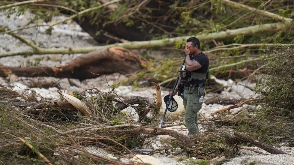 Tercer día de búsqueda de desaparecidos tras inundaciones en Texas Tercer día de búsqueda de desaparecidos tras inundaciones en Texas